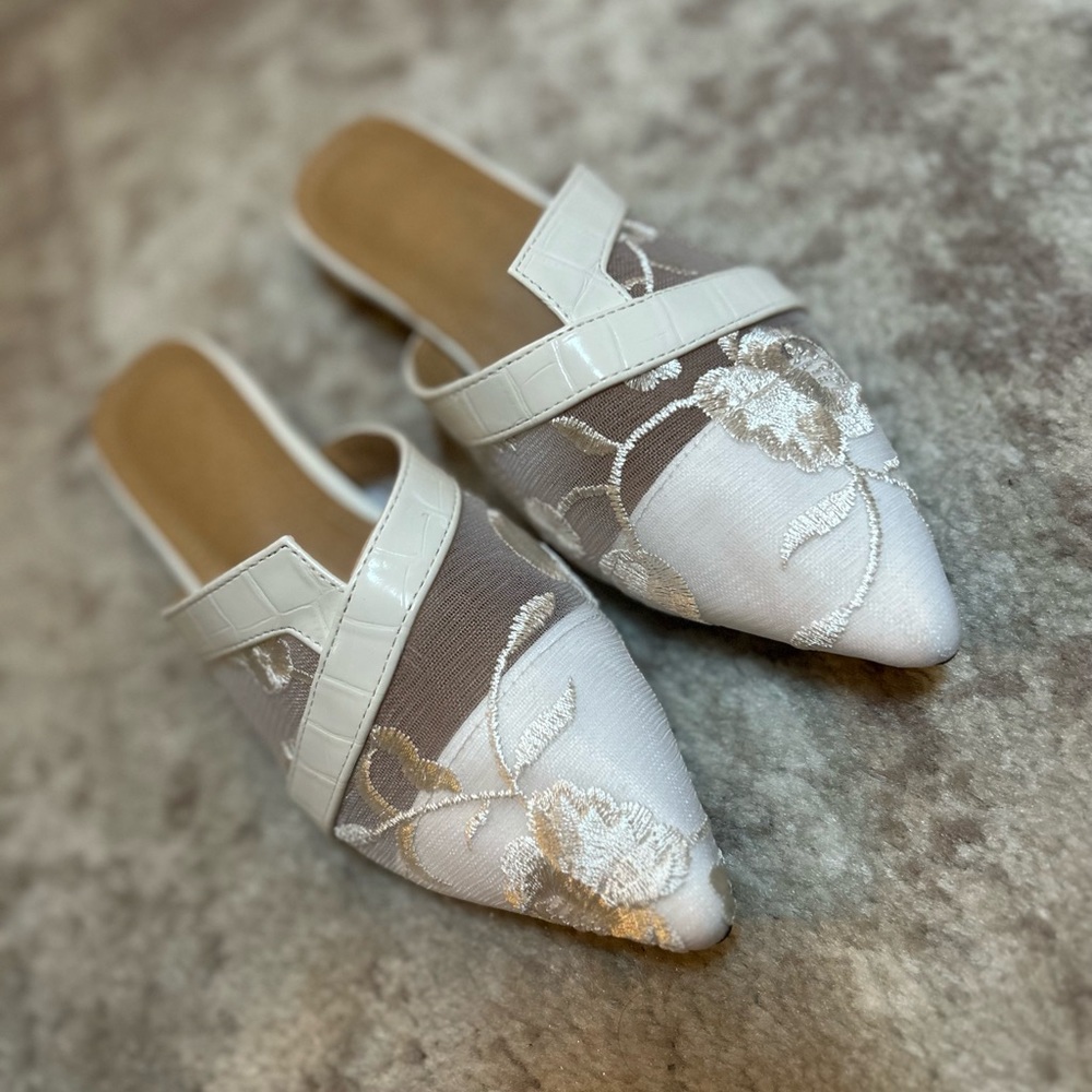 Ivory & White Pointed Toe Mules